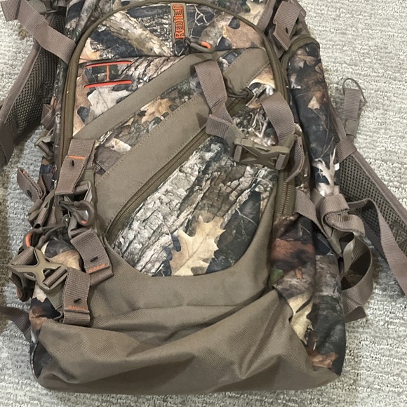 Redhead Primal Bow/Rifle Heavy Duty H20 Backpack Padded Back no bladder NWOT - Picture 3 of 16
